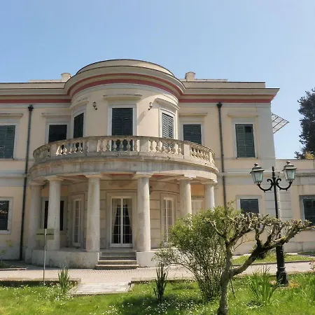 Lenas House