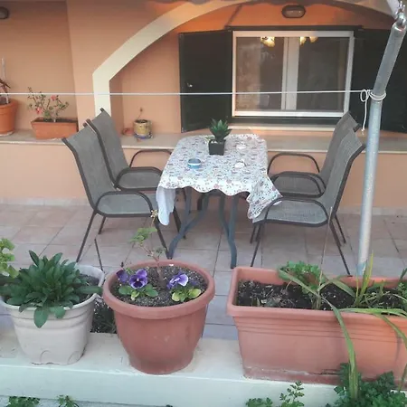 Lenas House